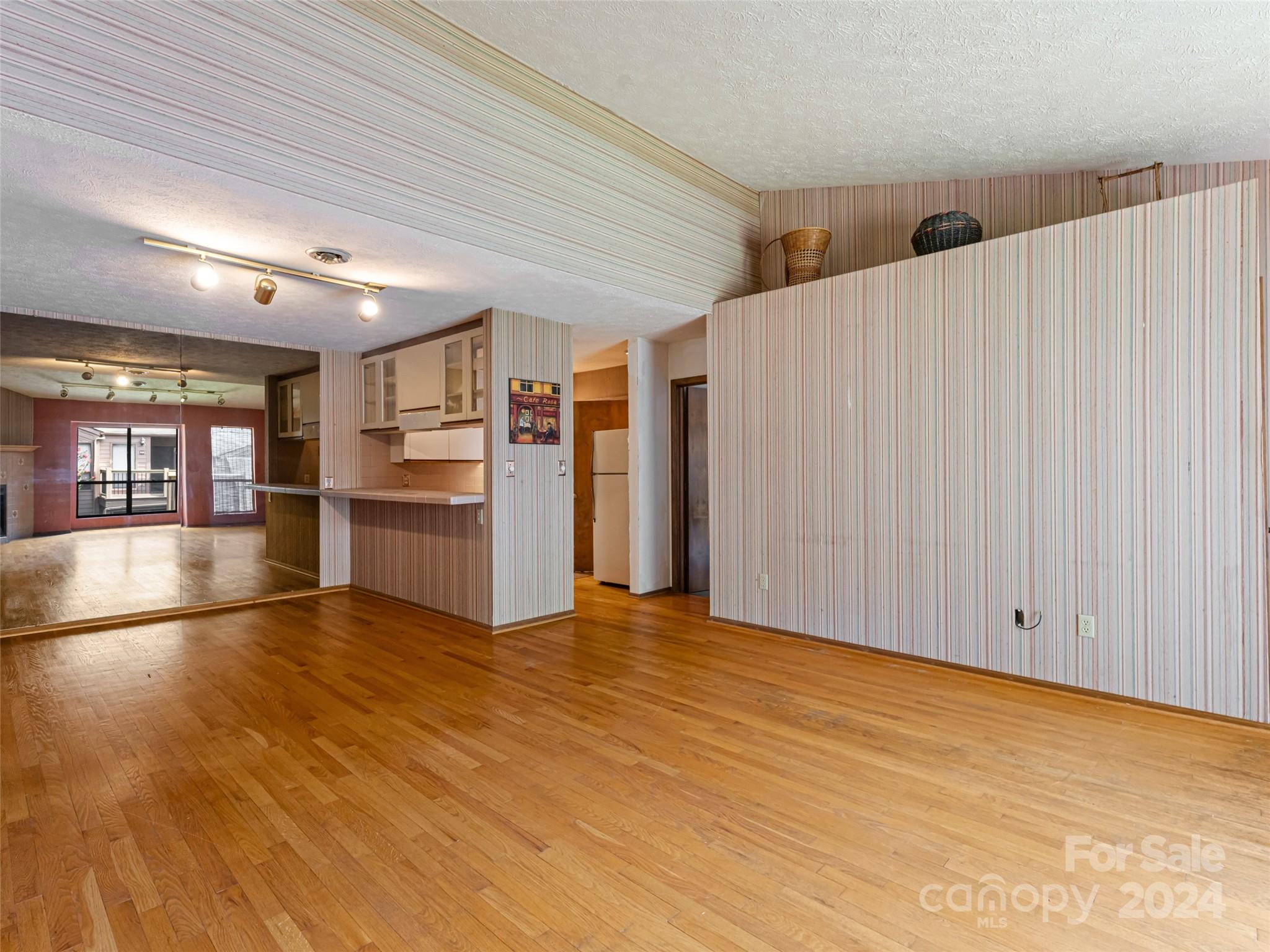 Ravencroft Condominiums - Residential