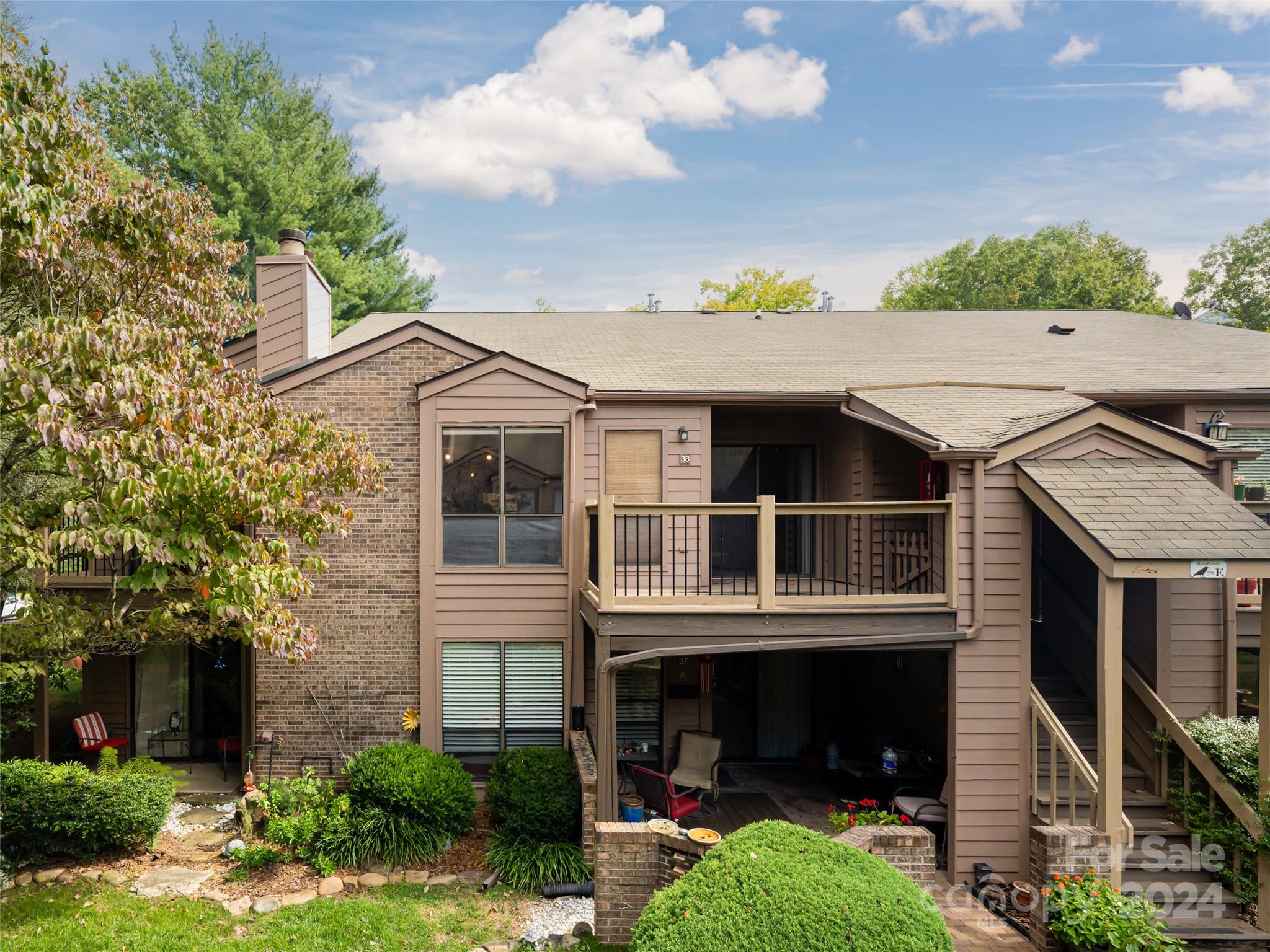 38 Ravencroft Lane E
