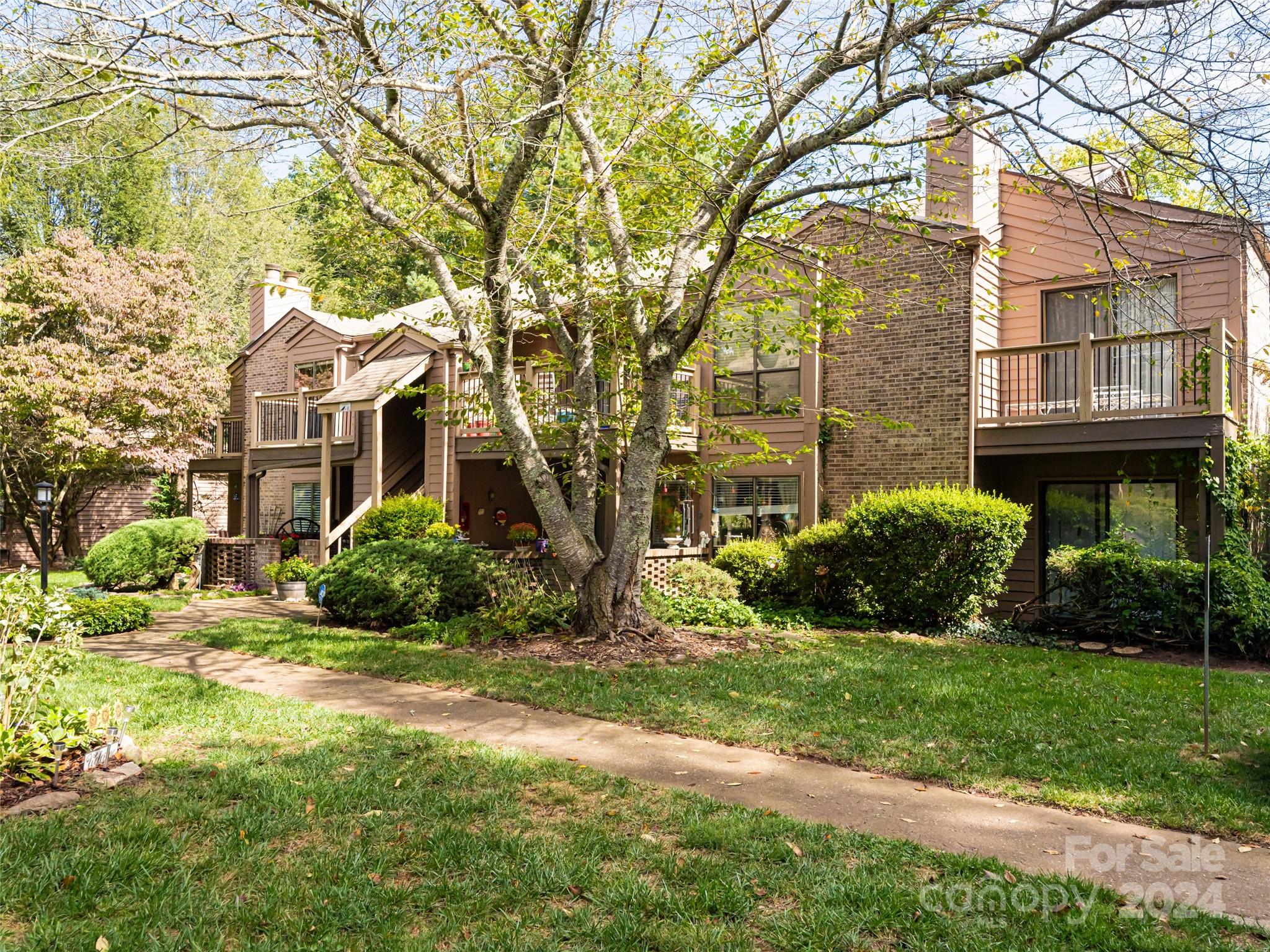 38 Ravencroft Lane E