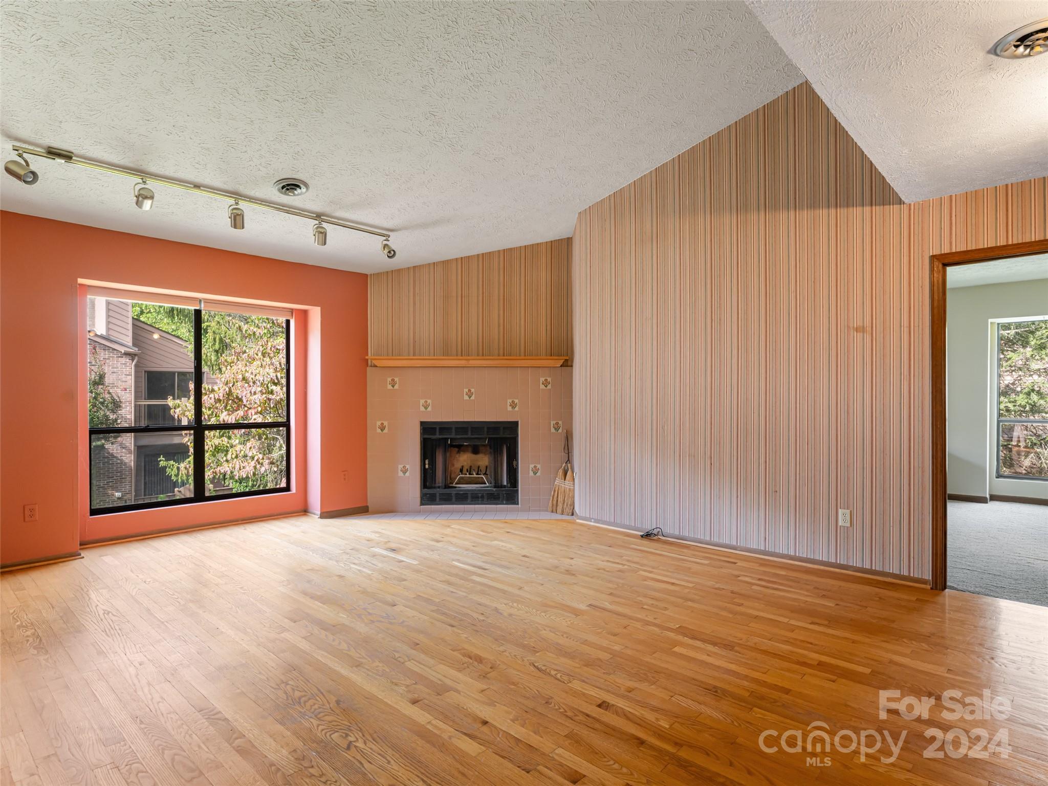 Ravencroft Condominiums - Residential