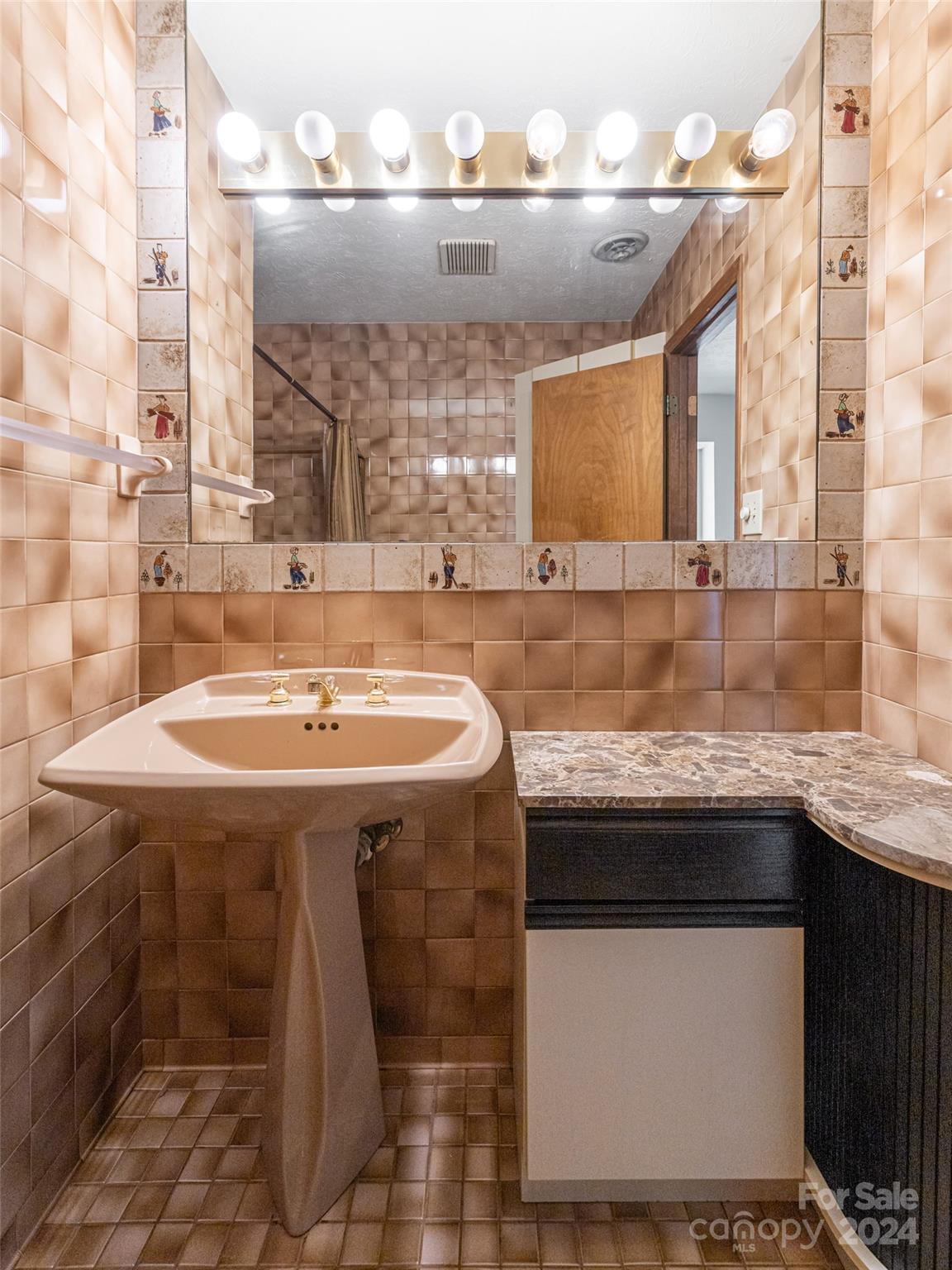 Ravencroft Condominiums - Residential