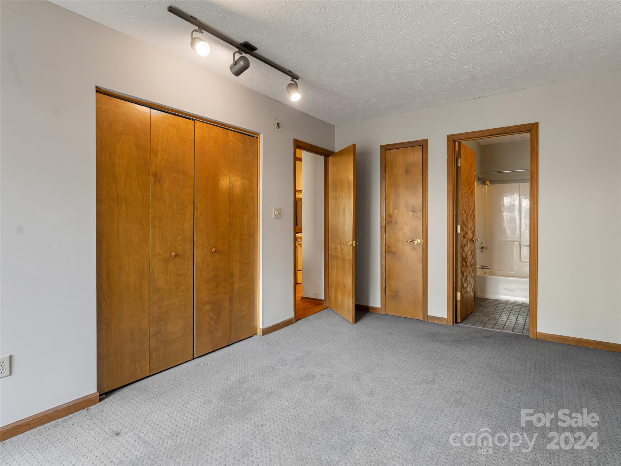 Ravencroft Condominiums - Residential