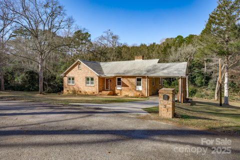 131 Woodland Terrace Winnsboro SC 29180