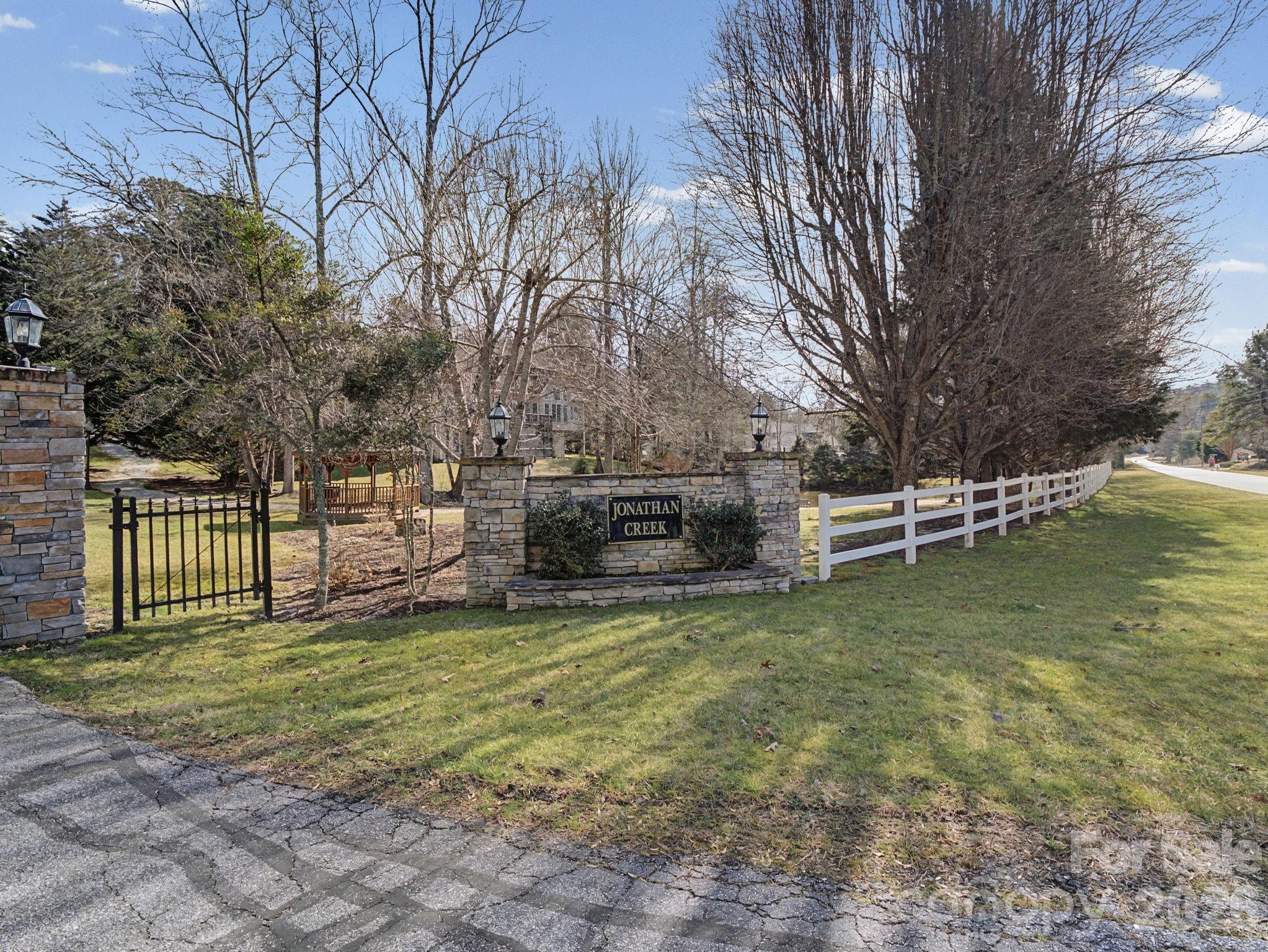 220 Jonathan Creek Drive