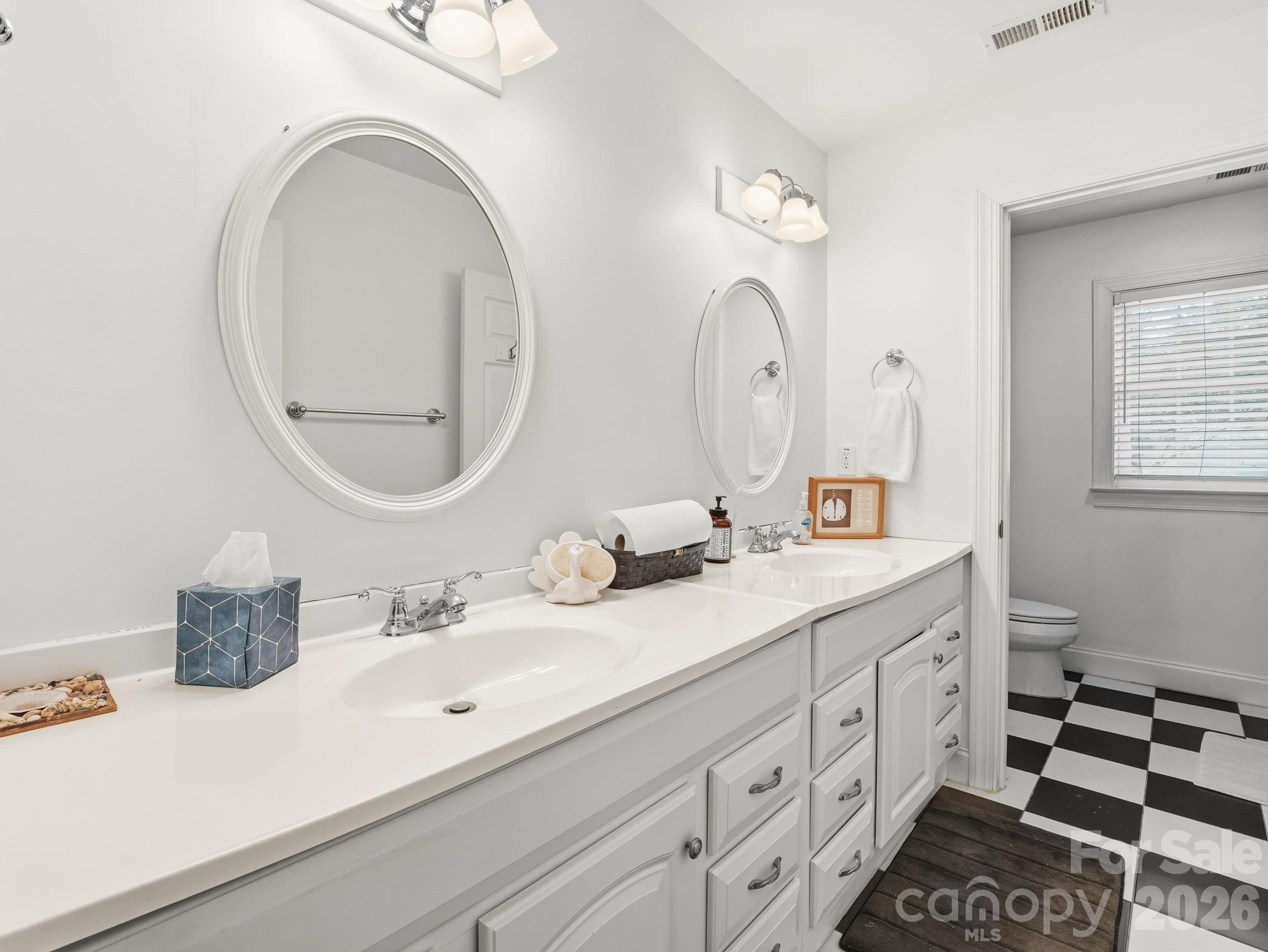 Jonathan Creek - Residential