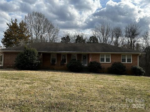 Photo of 7008 Mcilwaine Road, Huntersville, NC 28078 (MLS # 4333388)