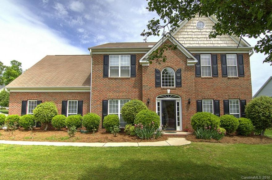 Listed $35,000 BELOW Appraised Value! Certified Pre-Owned, Sellers offering appraisal, pre inspection (BPG) and home warranty(AHS)! This property is spectacular & immaculate. Property offers updated kitchen, marble & granite floors down, gas fireplace in living room open to kitchen.Spacious loft,bonus room & master! 4 very nice size bedrooms. Only home w/ 3 car garage for all the toys! Won't Last!