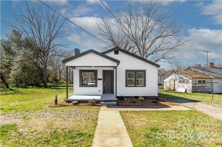 Beautiful 2 bedroom, 1 bath home with open floor plan. UPdated flooring, bathroom, cabinets in kitchen area, butcher block counter tops and appliances.Security deposit $1395. Pet deposit $300 and must be approved. Please note no fencing provided