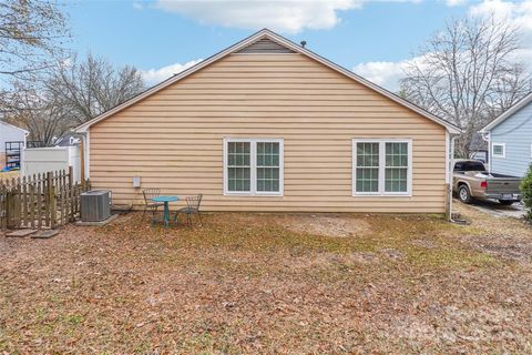 A home in Pineville