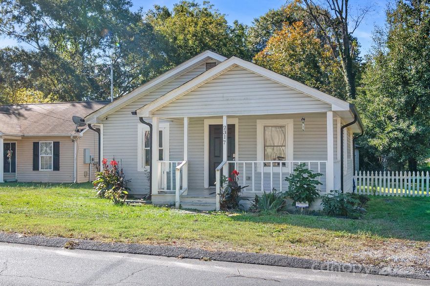 Beautifu Starter home or investment property, located convenient to I85 and Franklin Street.
