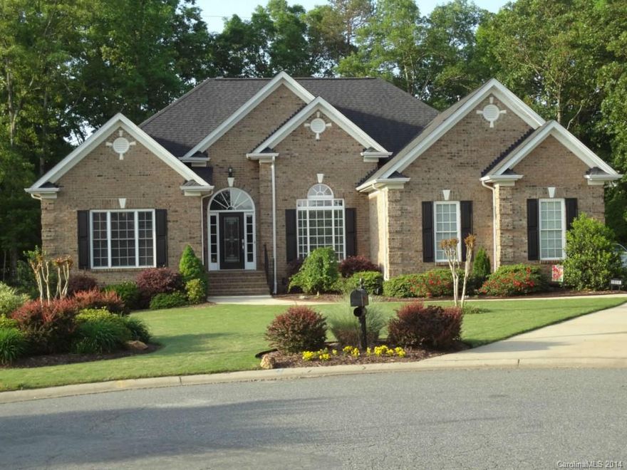 Single story living with many upgrades. On cul-de-sac with beautifully landscaped yard. Backyard is fenced with large deck and patio with gas firepit and water feature. Office in addition to 3 bedrooms. Brazilian Koa hardwood floors in living room, dining room, kitchen and office. 
Closets have organizers.Kitchen backsplash updated with tile along with under cabinet lights, master bath has been updated featuring a jacuzzi tub and tile shower stall with frameless glass shower enclosure.