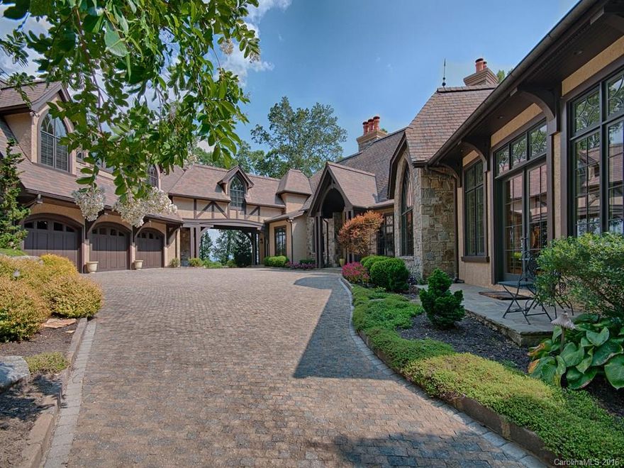 Absolute Auction October 24th 5 PM.Undoubtedly the very best value in the Cliffs for a custom home built for millions more than list price.Architect Mark Sinsky captured the spirit of these incredible Blue Ridge Mountains w/ this masterpiece of design and construction.Built on a commanding peak the home offers mountain and golf course views.A state of the art kitchen enhances the great room w/ three sided granite fireplace and stone wine room.Entertaining porch features gourmet kitchen.Guest apt