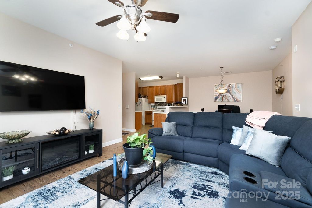 listing image 0