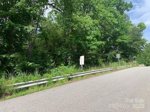 1.0AC HOLBERT COVE Road 2 Saluda NC 28773