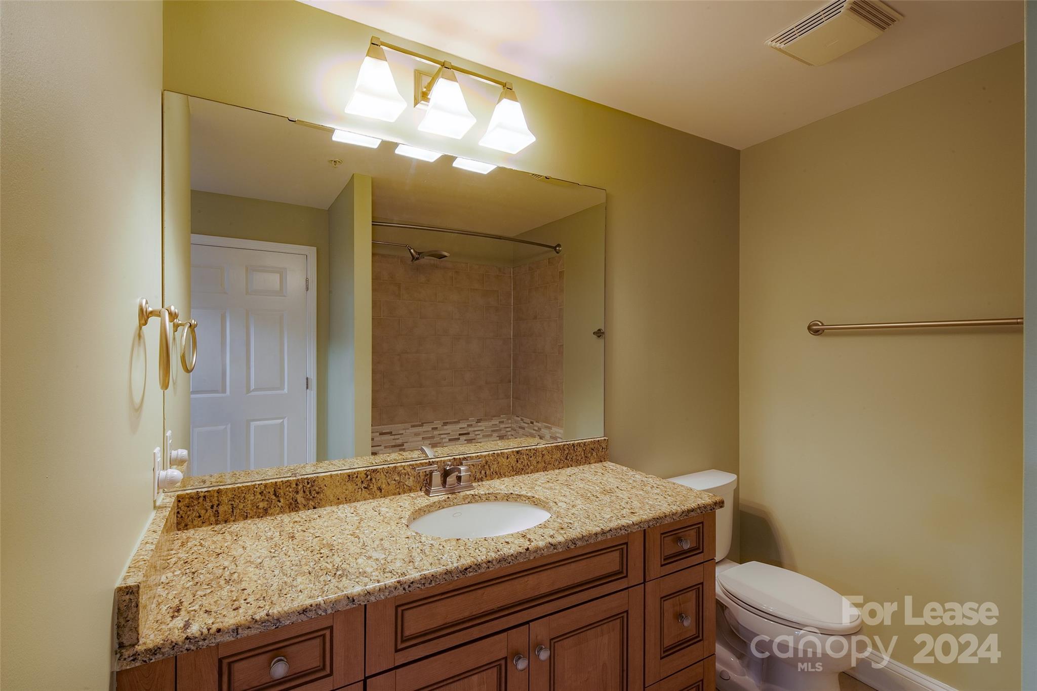 Fifth And Poplar - Residential Lease