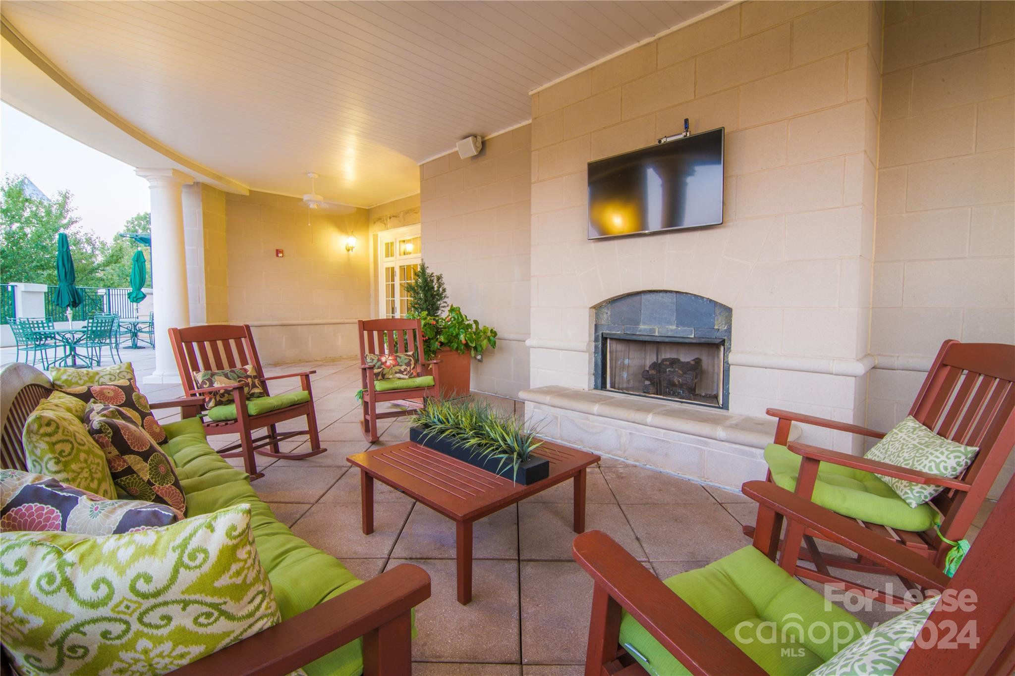 Fifth And Poplar - Residential Lease