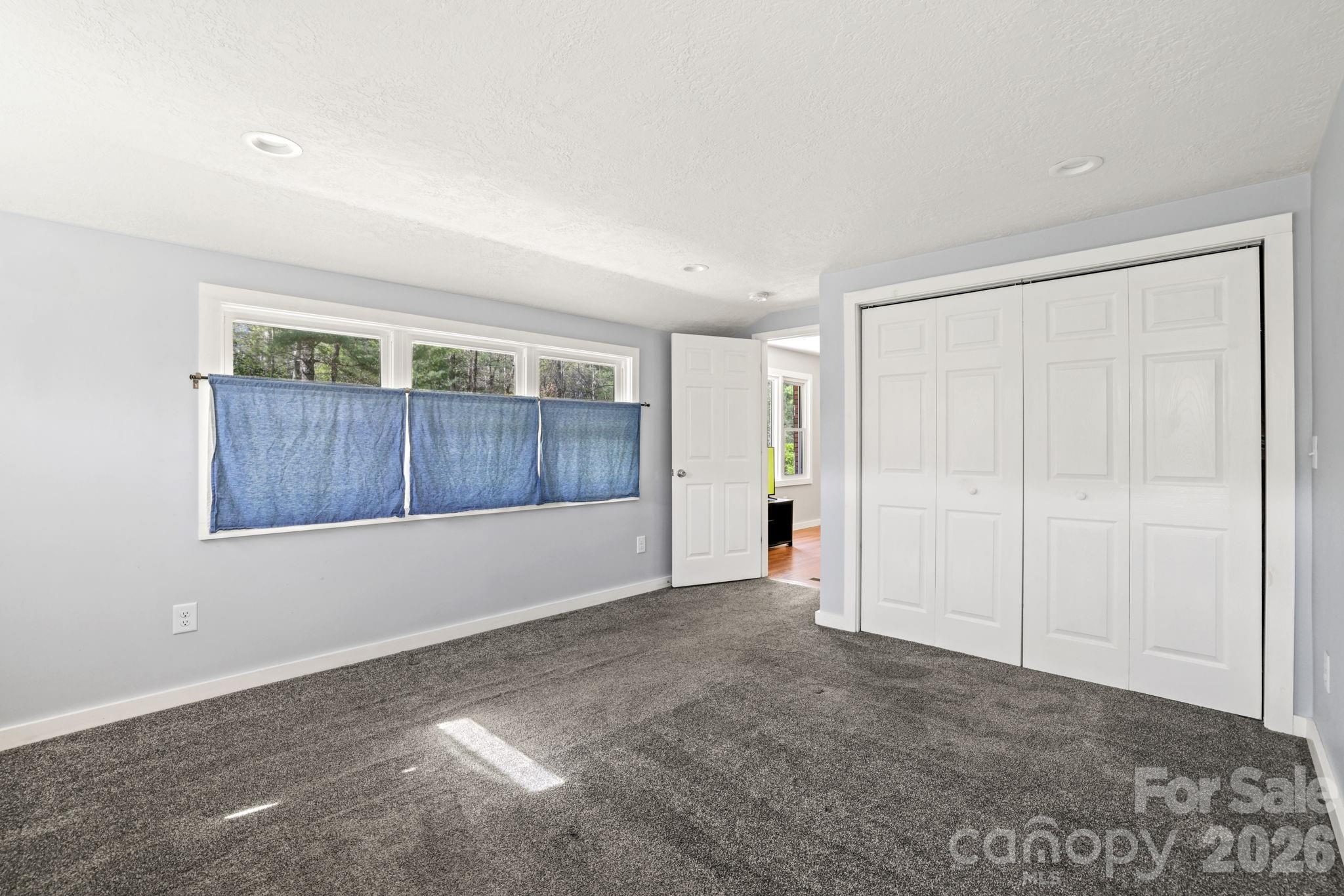 Hickory Knoll - Residential