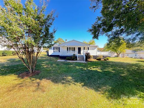 Photo of 406 W Mill Street, Landis, NC 28088 (MLS # 4314758)
