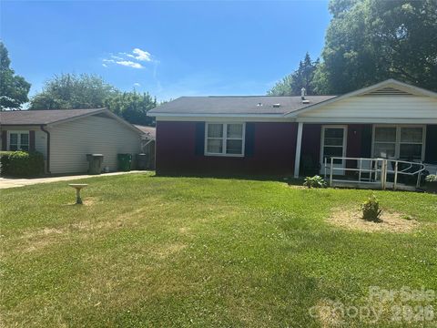 Photo of 3507 Cypress Pond Drive, Charlotte, NC 28269 (MLS # 4369567)