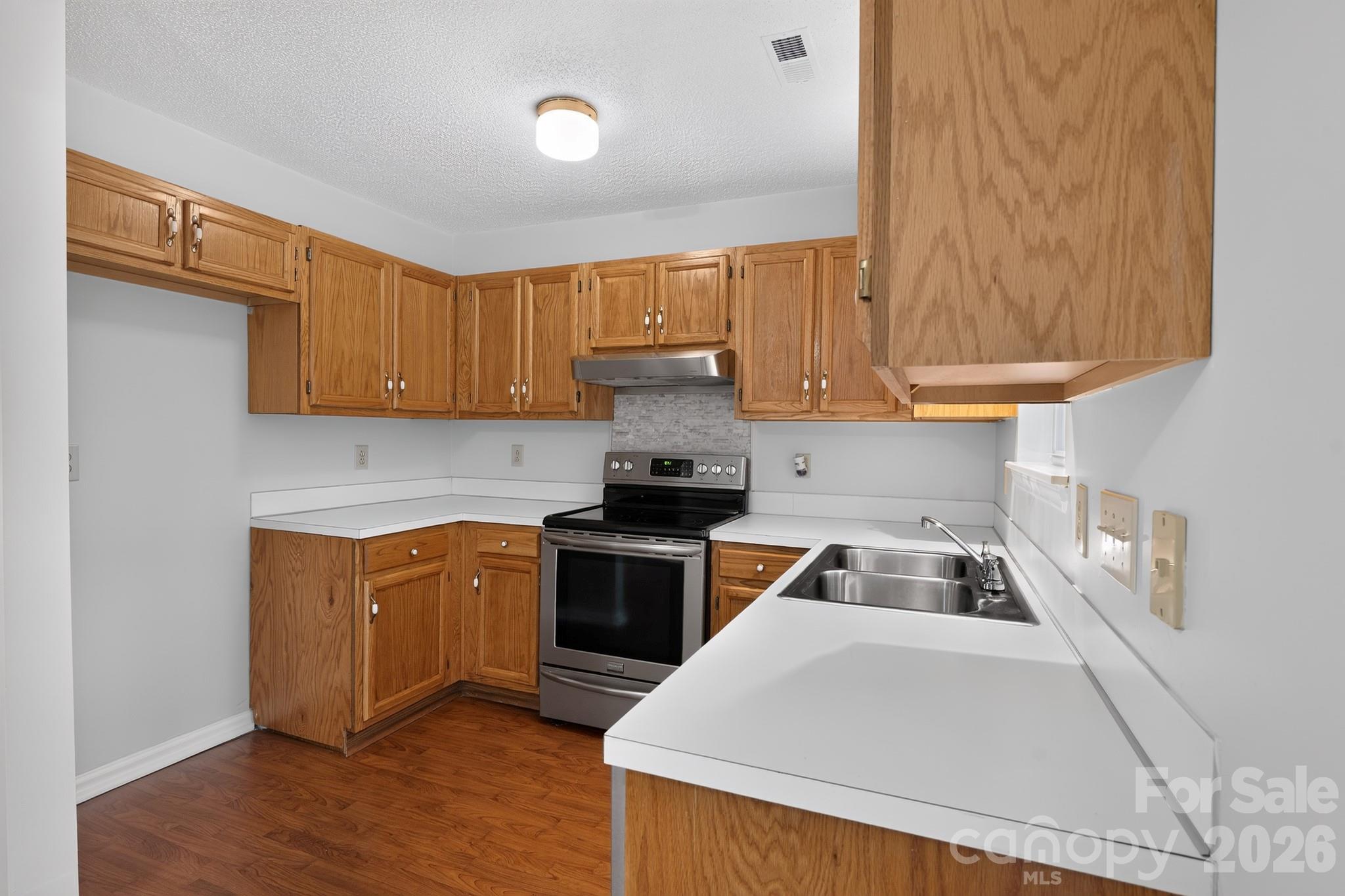 556 Viking Drive SW