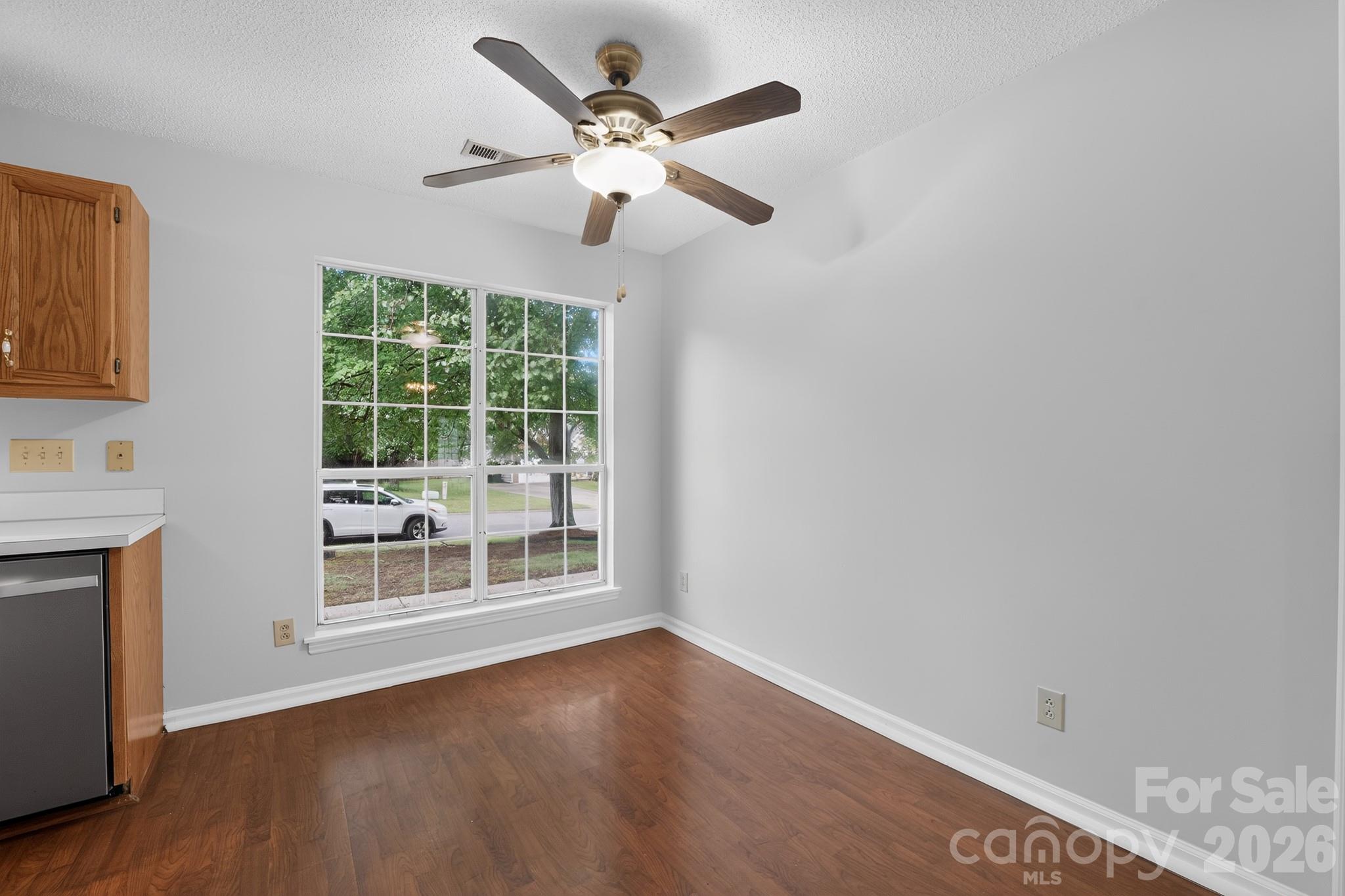 556 Viking Drive SW