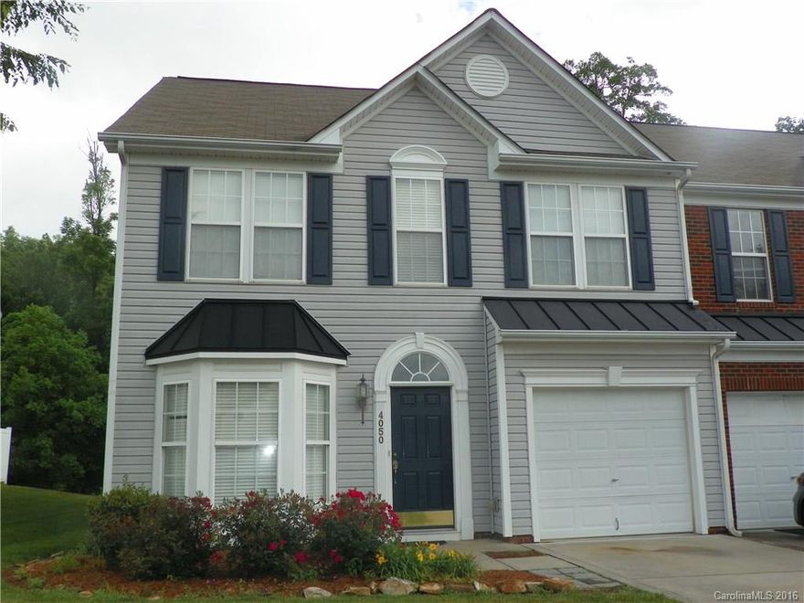 !!! END UNIT !!! MASTER BDRM ON 1ST FLOOR + BATHROOM WITH GARDEN TUB & GLASS ENCLOSURE TILE SHOWER + WIC !!!  SPACIOUS KITCHEN-BREAKFAST WITH BAY WINDOW & BEAUTIFUL DARK CABINETS WITH RECESS LIGHTS OVERLOOKING HUGE FAMILY ROOM WITH GAS FIREPLACE & DOOR TO PATIO OVERLOOKING TREED BACK AREA / 2 LARGE BEDROOMS UPSTAIRS WITH BIG WALK-IN CLOSETS + HALL BATHROOM & WALK-IN ATTIC GOOD FOR STORAGE / EXCELLENT SCHOOLS / WALK TO BANKS, RESTAURANTS & TOWN HALL / GARAGE WITH DOOR OPENER (NO BUTTONS).