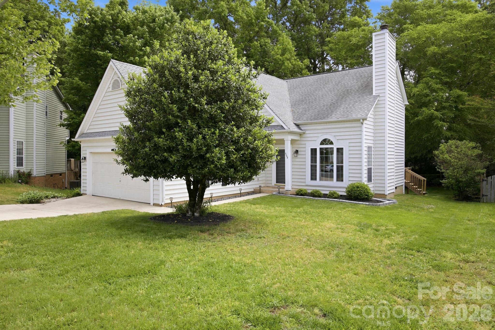 598 Viking Place SW
