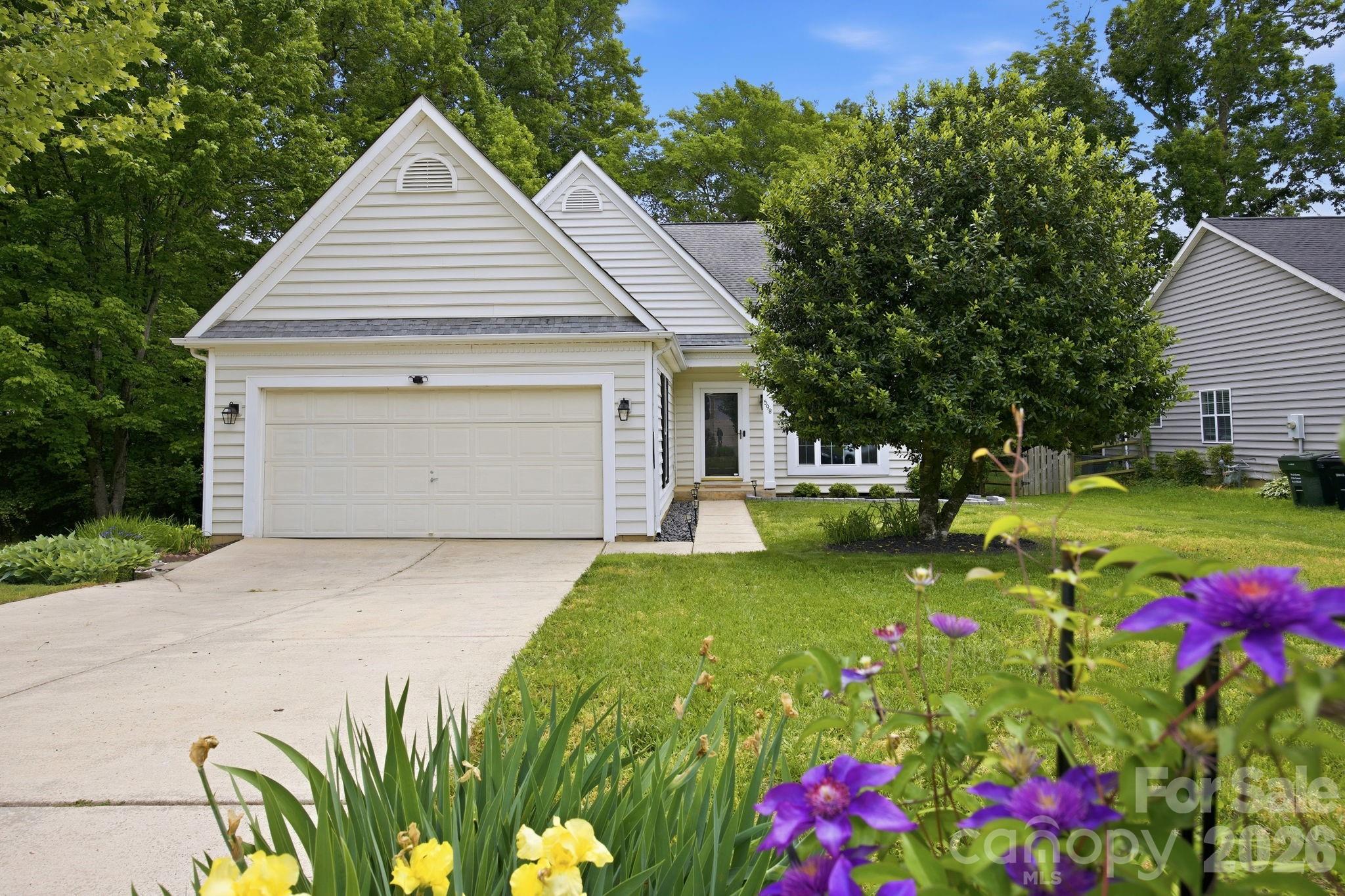 598 Viking Place SW