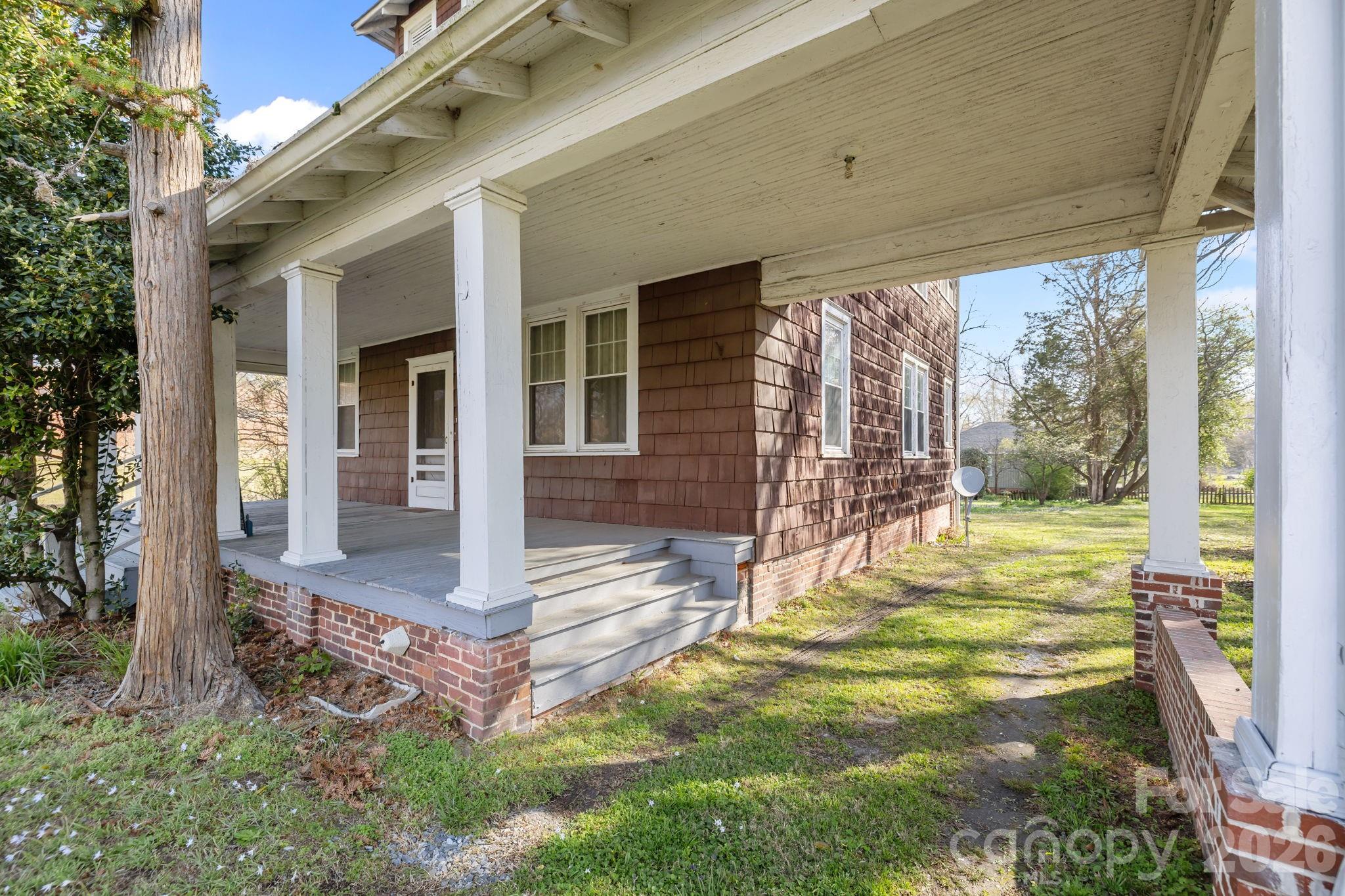 208 S Myrtle School Road