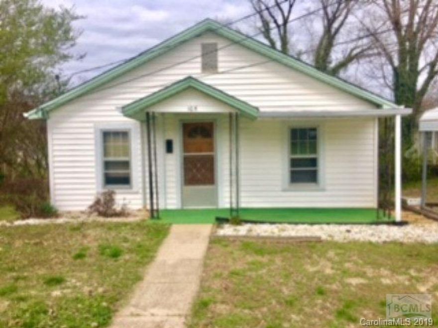 Charming Cottage/Bungalow in Downtown Morganton with 2 Bedrooms and 1 Bath with large open kitchen. Deck over looking spacious yard.  Great starter home or investment opportunity.