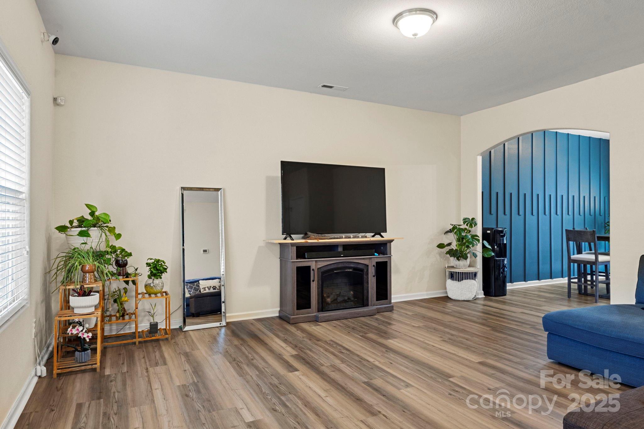 7621 Mockernut Drive