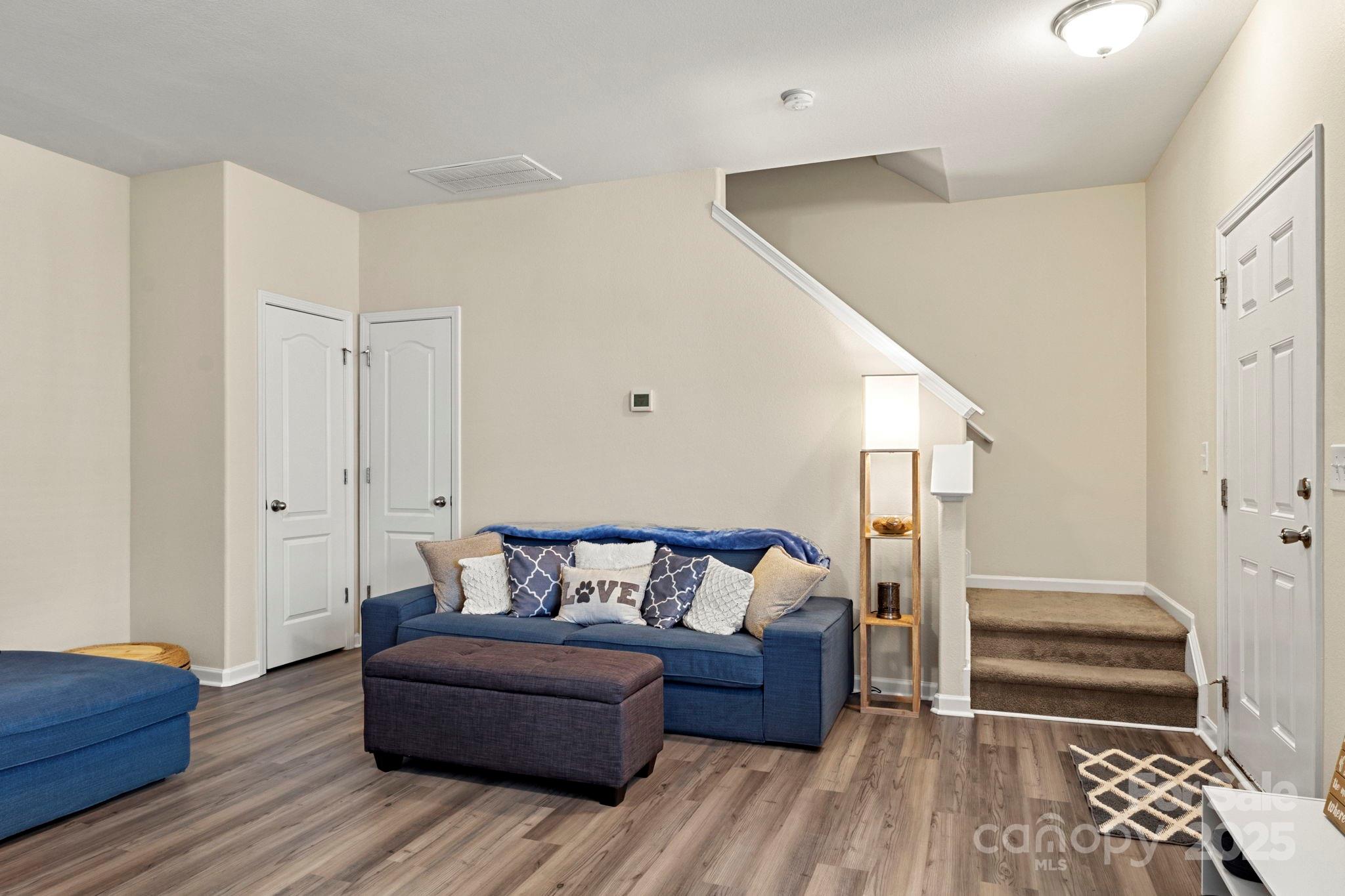 7621 Mockernut Drive