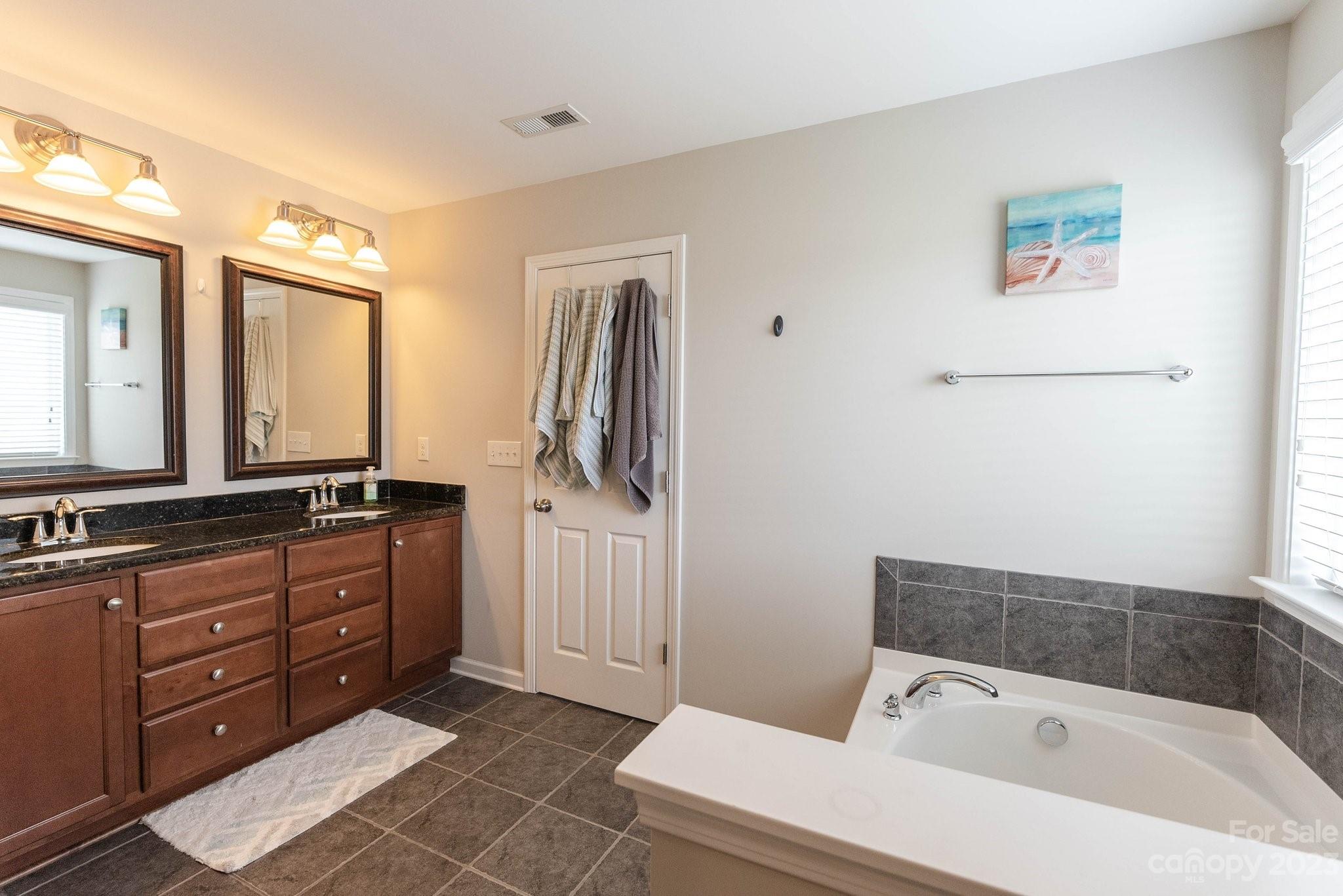 Newport Lakes - Residential