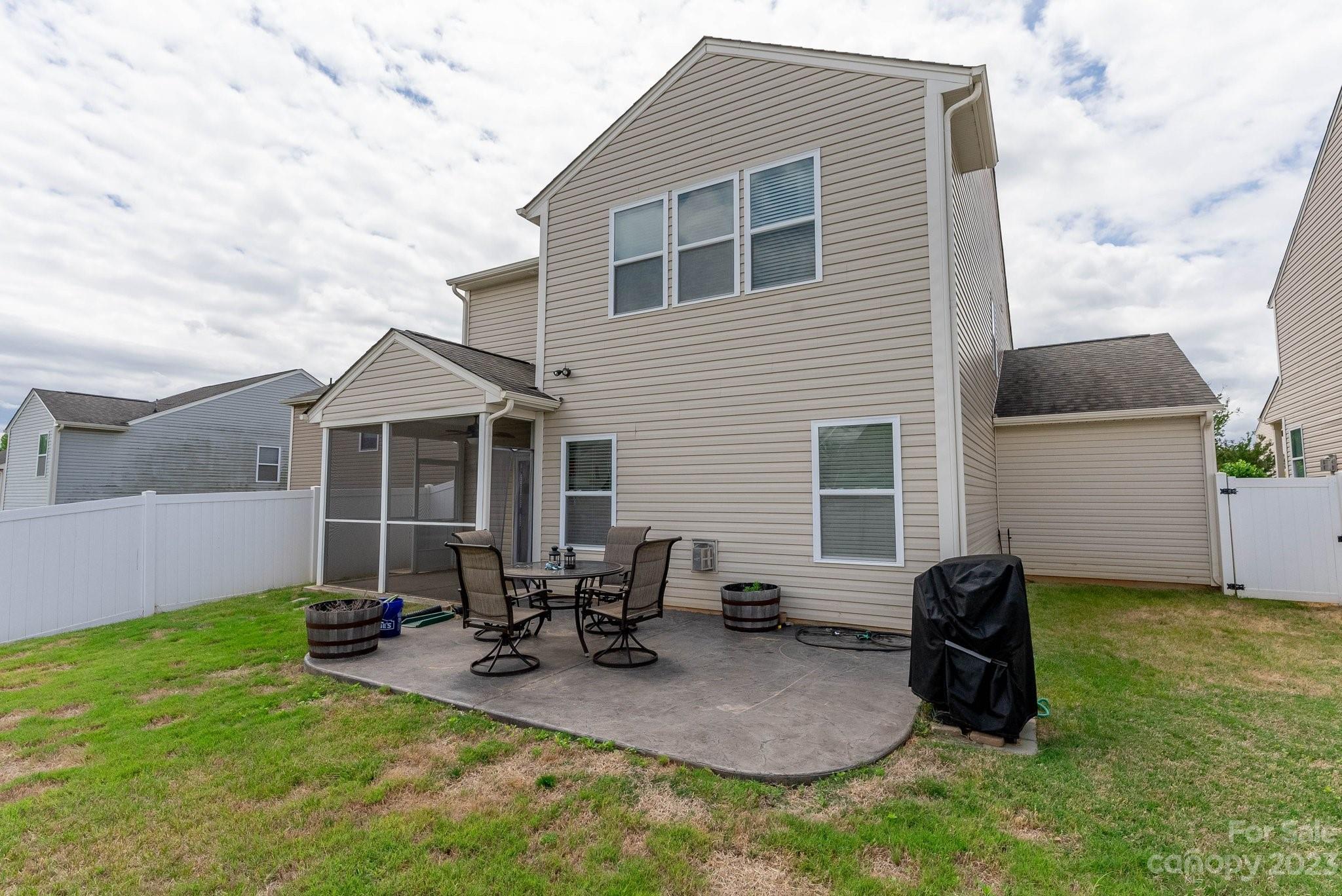 Newport Lakes - Residential