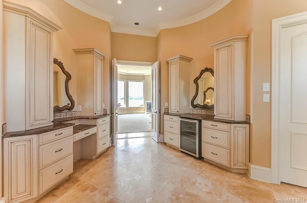 The Peninsula - Residential