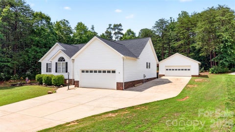 Photo of 4583 Shawnee Court, Maiden, NC 28650 (MLS # 4386002)