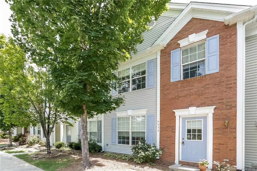 Highly desirable BEVERLY CREST !  Freshly painted interior, NEW wood laminate flooring downstairs.  NEW Lennox AC system just installed. Private patio backs to trees. WASHER/DRYER and REFRIGERATOR convey with sale.  Wonderful community, pool, tennis, & basketball courts.  Pond for fishing.  Great schools!  Minutes to Arboretum Shopping,Southpark Mall, Restaurants, Community Parks......