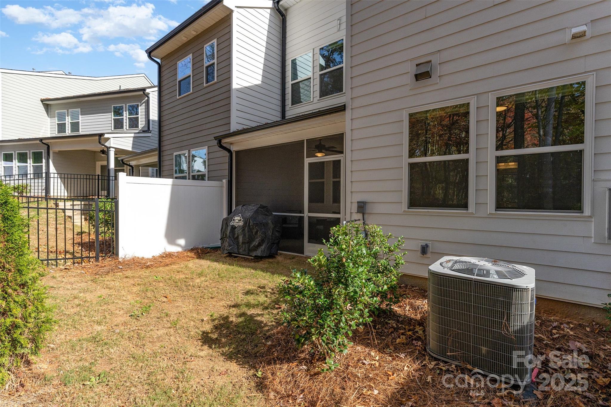 Washam Potts Townhomes - Residential