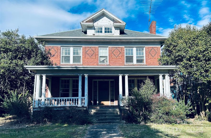 Comp sale FSBO only info from tax records. 5 bedroom 2 bath home in West Square Historic district.  Slate roof, large front porch orig hardwoods etc. Home need lots of LTC