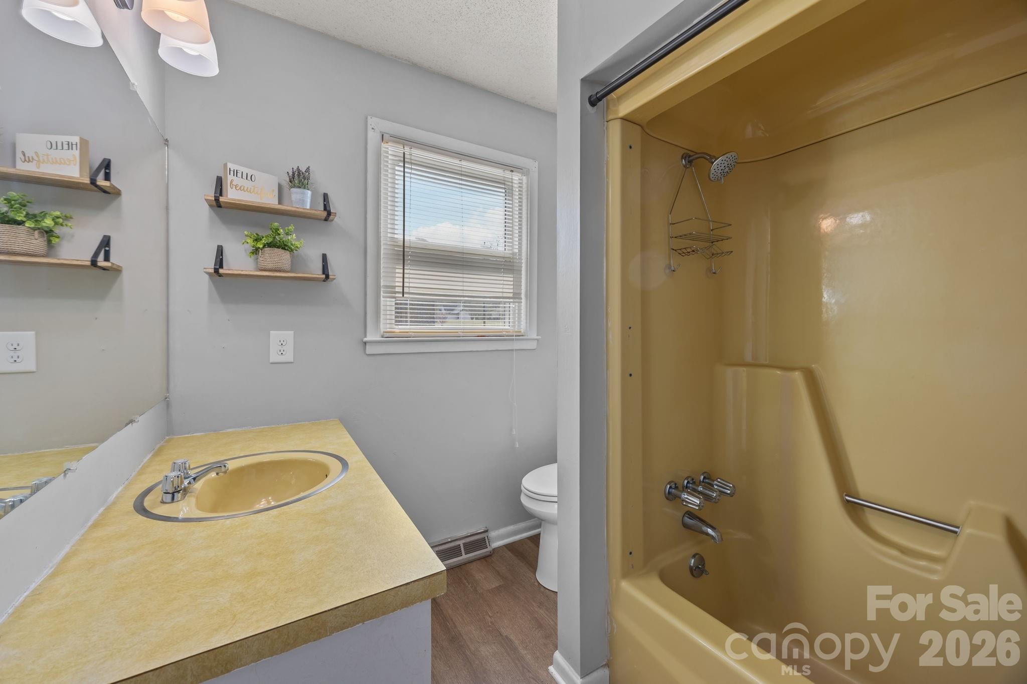 Country Club Estates - Residential