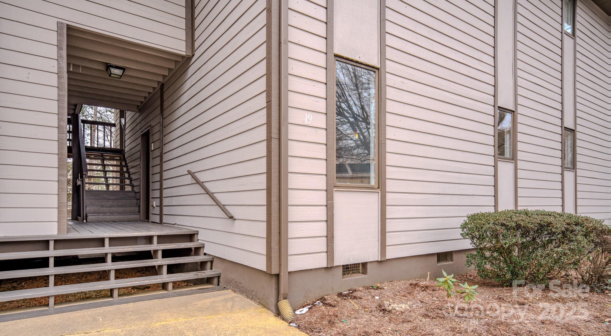 201 Racquet Club Road 19