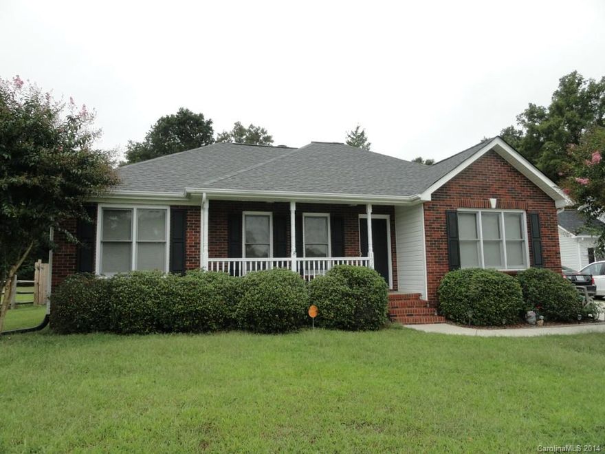 Enjoy summer cookouts on your large custom rear deck. Nice brick front ranch in popular Bristol Park. This home boasts a vaulted master bedroom, spacious kitchen and a fenced back yard. Convenient to shopping, restaurants, hospital and I-77. New roof in 2014. New HVAC in 2009.