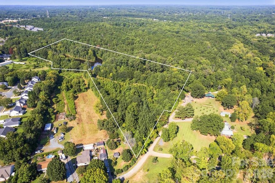 FOR COMPS: Exceptional 18.59-acre property featuring majestic Live Oak trees and tranquil fishing ponds—offering endless possibilities. Fresh My Farm.