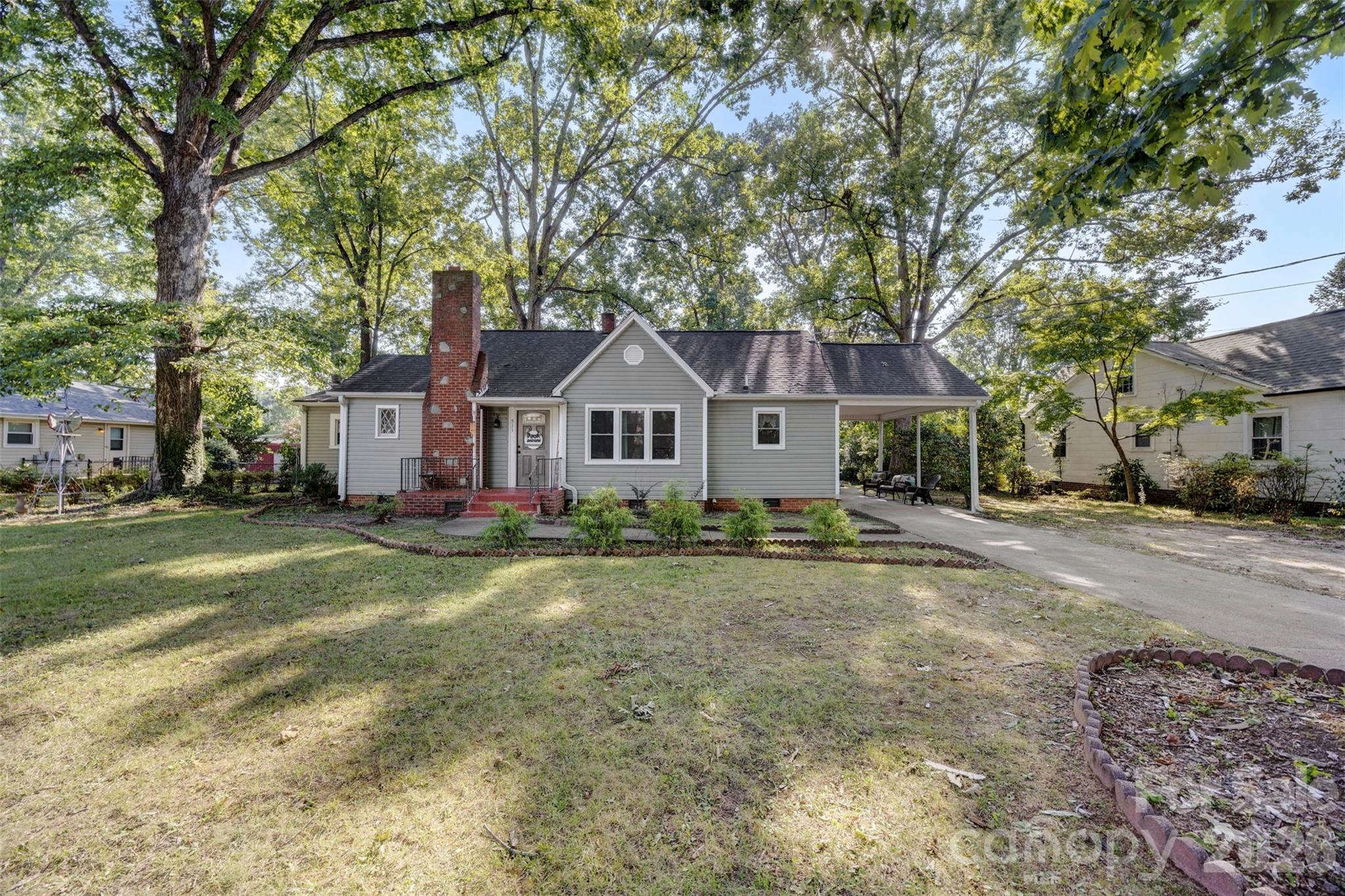511 Woodside Drive