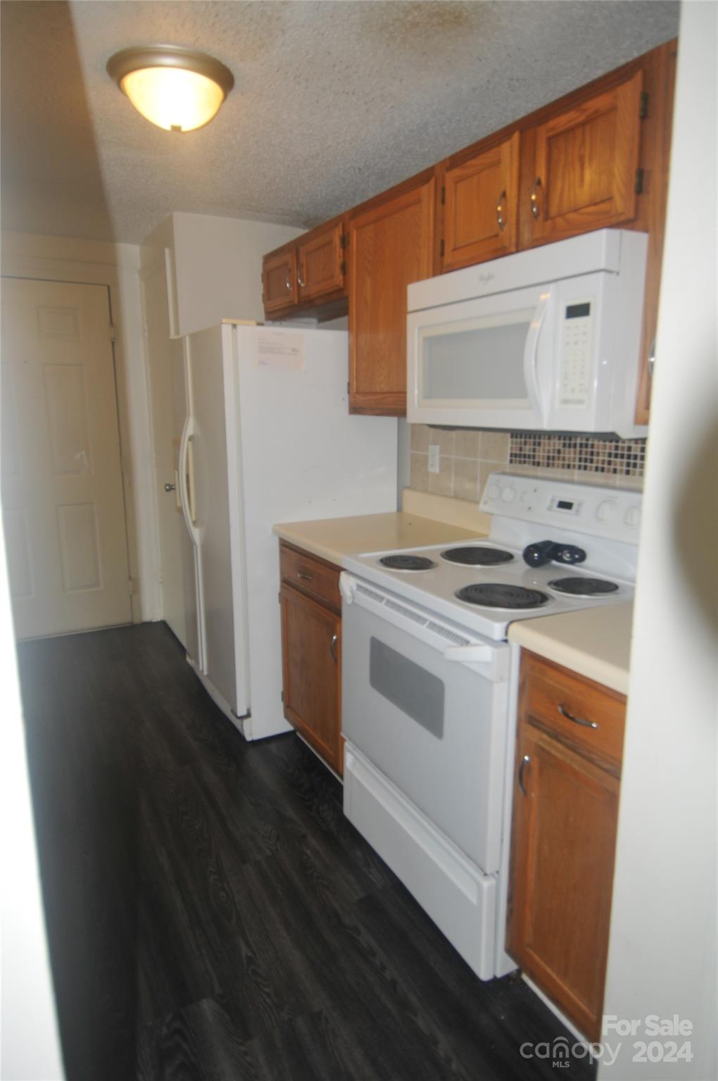 1600 H Arlyn Circle