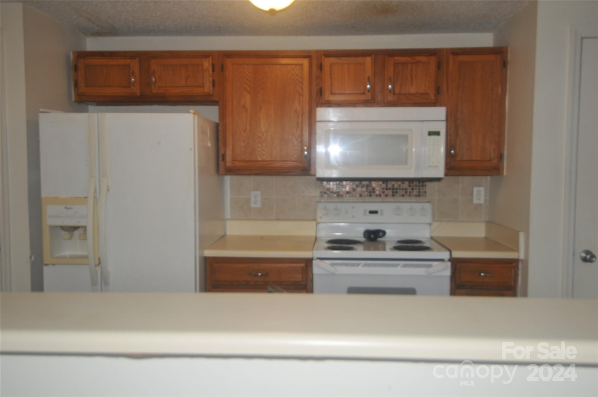 1600 H Arlyn Circle