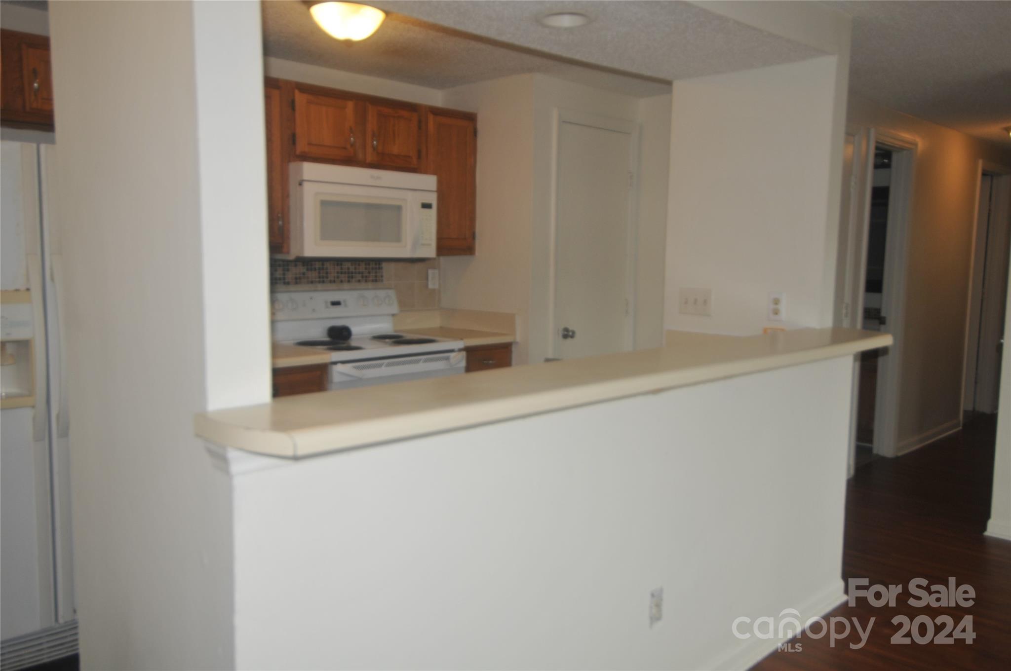 1600 H Arlyn Circle
