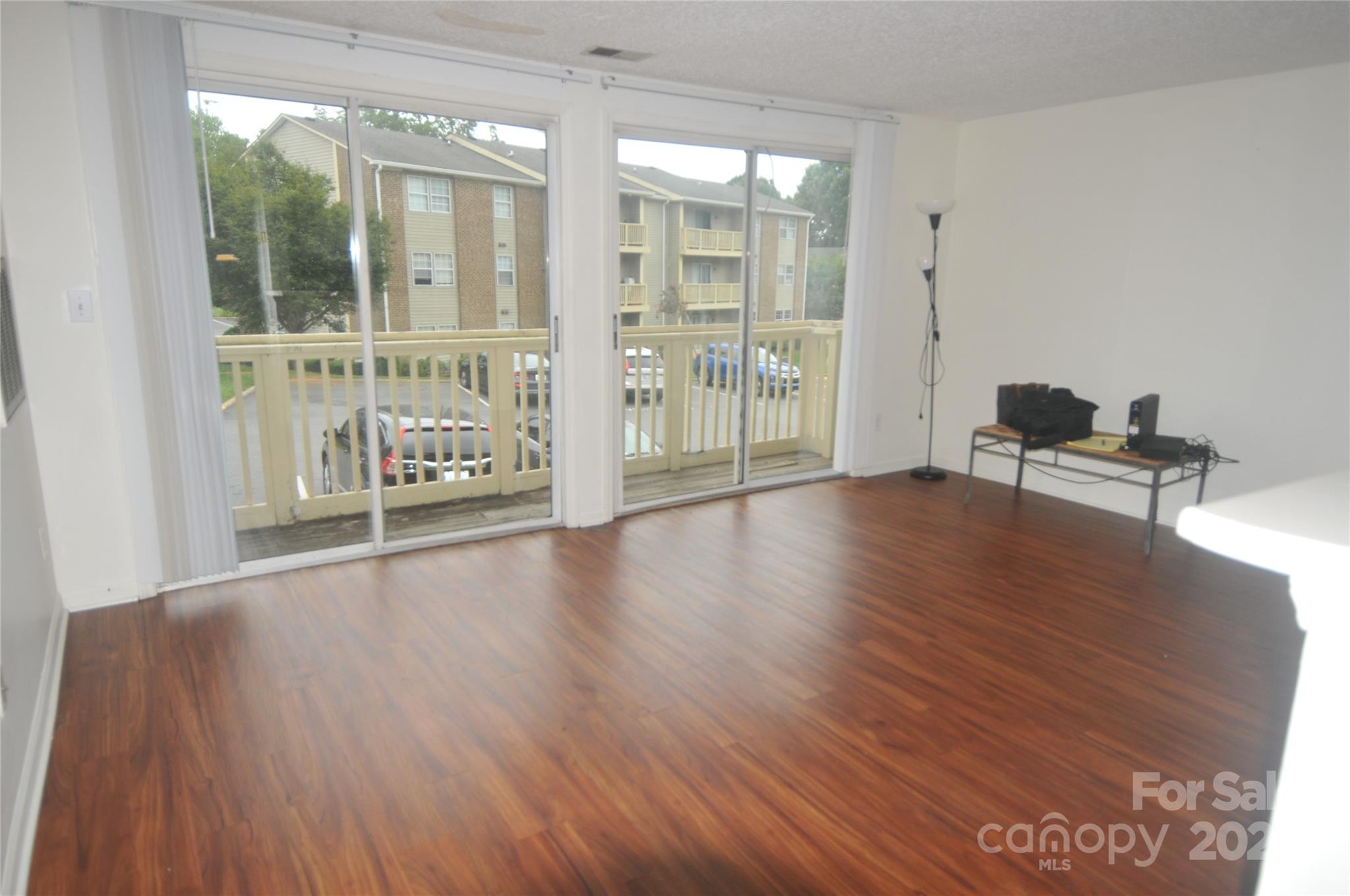1600 H Arlyn Circle