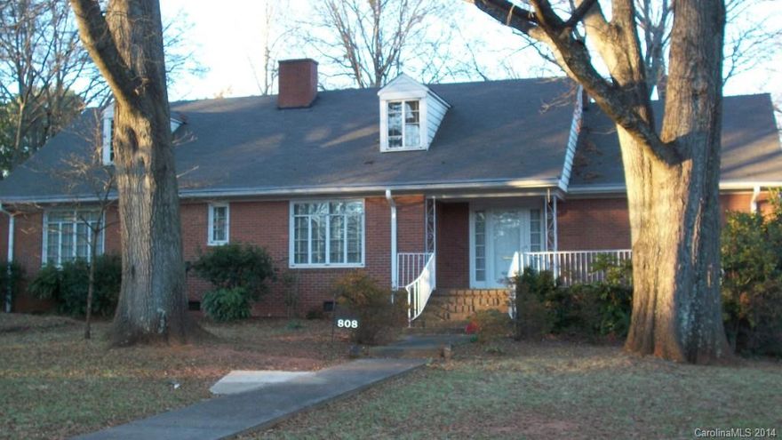 Spacious home, main lrm.w/frpl, den w/gas logs.Home features 2 br main & 2 on upper level.