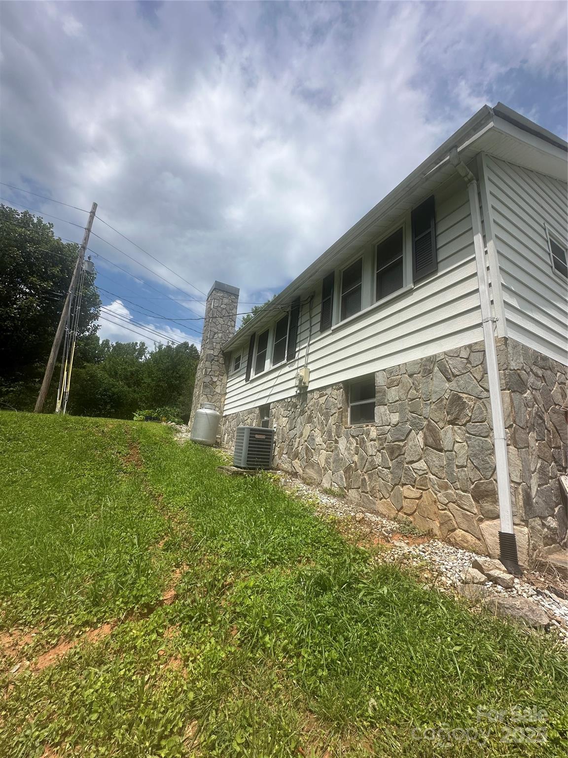 1668 Old Highway 10 Highway E